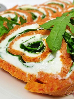 Una foto de Brazo de pimiento relleno de queso roquefort