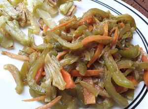 Una foto de Salteado de caiguas / pepino guiso🤔🥗🥙