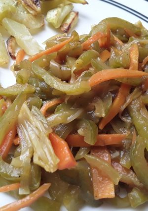 Una foto de Salteado de caiguas / pepino guiso🤔🥗🥙