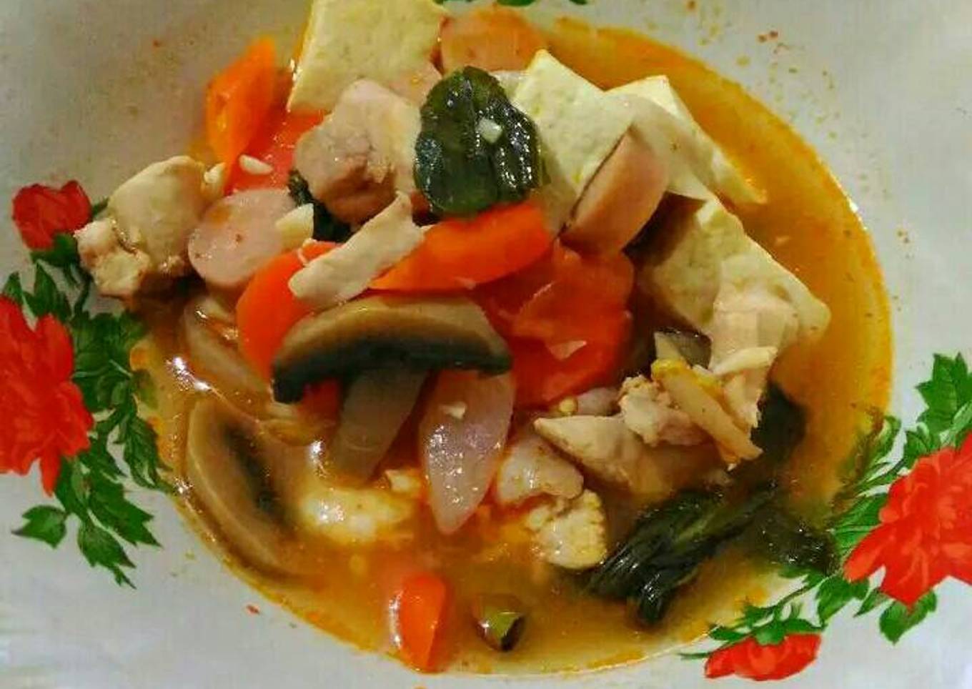 Sup Tom Yam (Ayam dan Seafood)