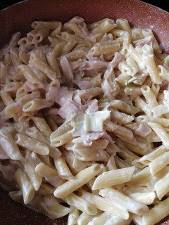 Una foto de Macarrones con nata