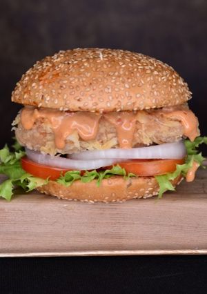 A picture of Fried chicken burger 🍔.
