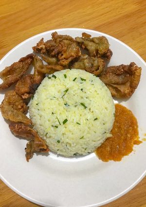Foto resep Nasi daun jeruk + kulit ayam
