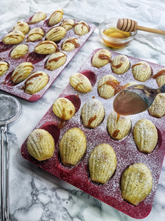 Una foto de Madeleines de naranja