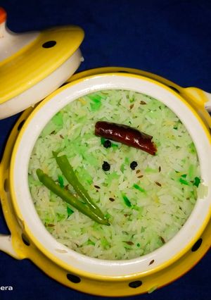 A picture of Coloured pulav.