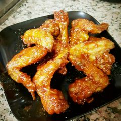 A picture of Honey sauce for wings.