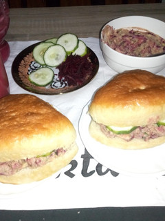 A picture of Buns with ovacado,beetrootpaste n cucumber and fruit juice.