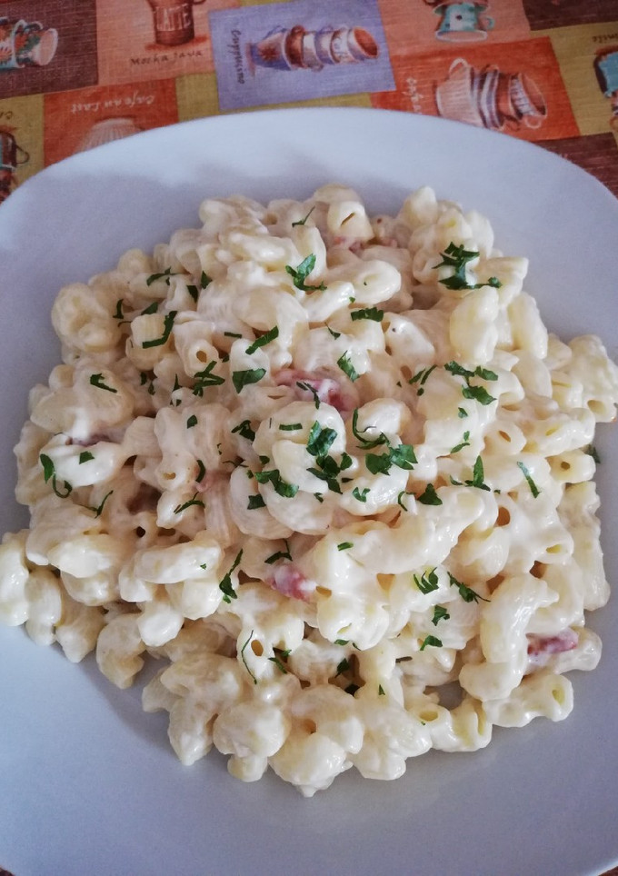 Una foto de Macarrones con salsa alfredo