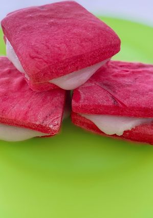 Una foto de Alfajor de limón🍋🟪