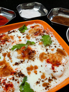 દહીં વડા (Dahi Vada Recipe In Gujarati) રેસીપી મુખ્ય ફોટો