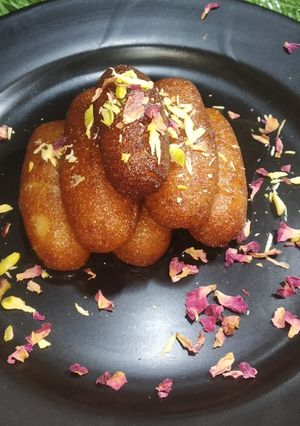 A picture of Sooji ke gulab jamun.