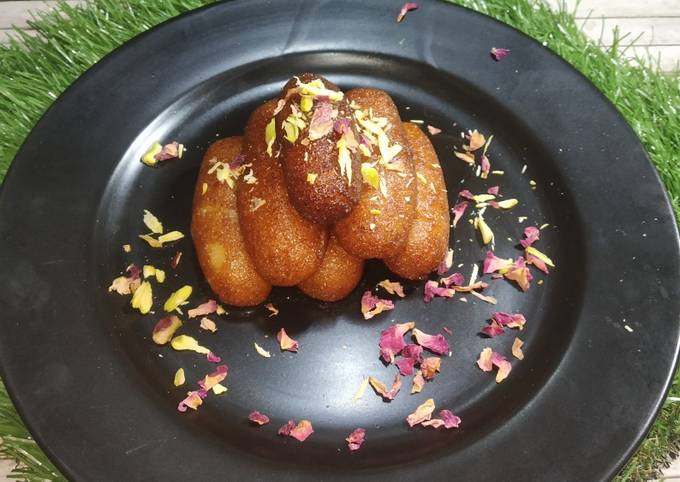 Recipe of Homemade Sooji ke gulab jamun