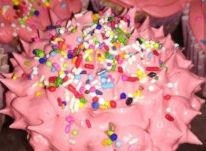Una foto de Cupcakes de chocolate con glaseado de azúcar impalpable