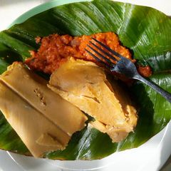 A picture of Moimoi and stew.