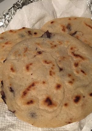 A picture of Pupusas de frijoles y queso🥰!.