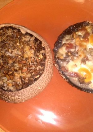Una foto de Champiñones rellenos de bacalao y de mozzarella, huevos de codorniz