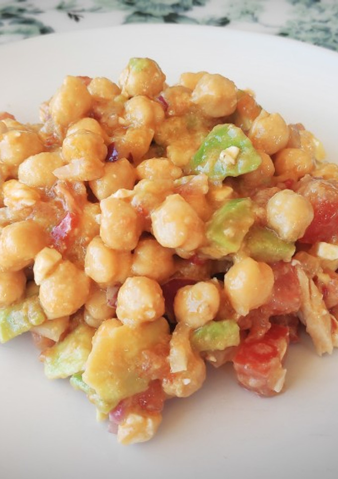 Una foto de Ensalada de garbanzos