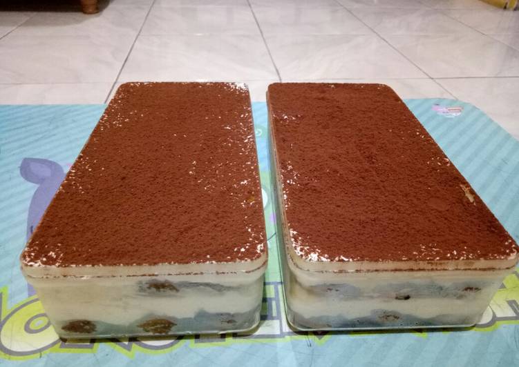 Tiramisu Dessert Box