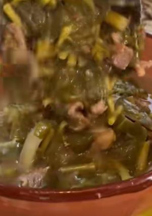 Una foto de Caldo de verdolagas con res