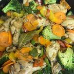 Chicken drumsticks with vegetables