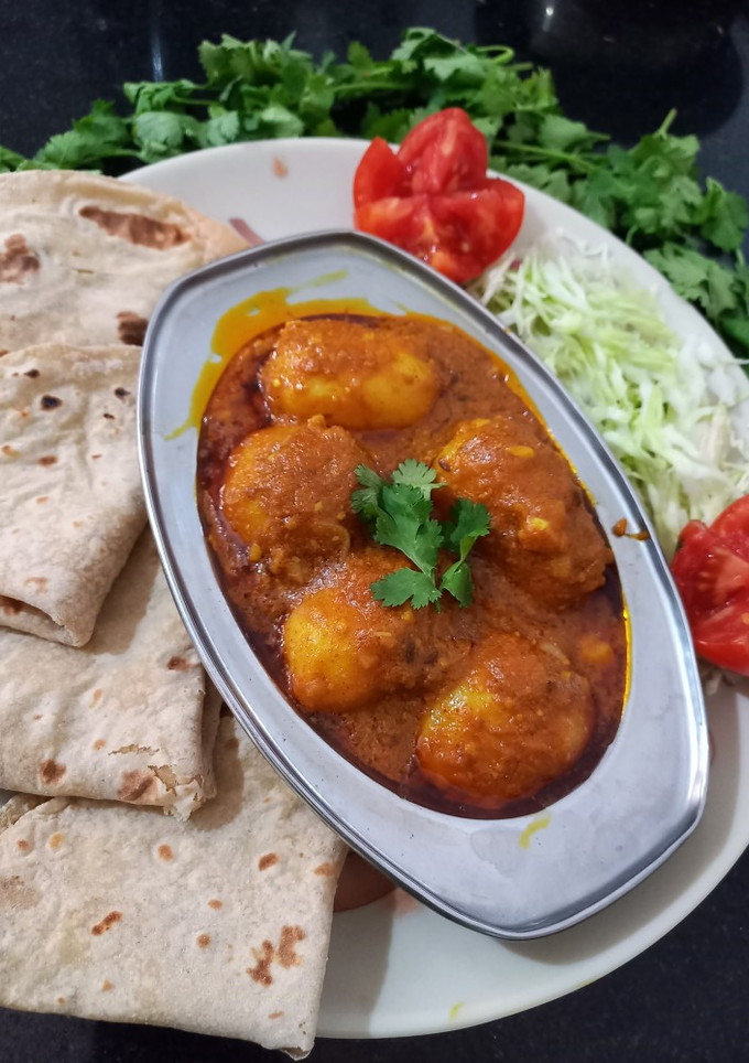 ભરેલા બટાકા નું શાક (Bharela Bataka Shak Recipe In Gujarati) રેસીપી મુખ્ય ફોટો