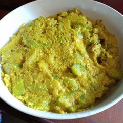 A picture of Jhinge aloo posto (ridged.