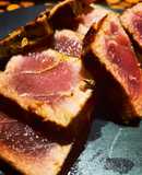 Tataki de atún con mahonesas de soja y kimchi