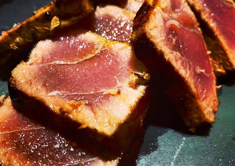 Tataki de atún con mahonesas de soja y kimchi