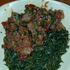 A picture of Wet fried beef with steamed kales.