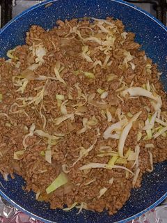 Una foto de Guiso de carne con repollo (ideal para tostadas o taquitos) 🌮