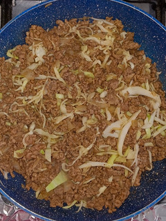 Una foto de Guiso de carne con repollo (ideal para tostadas o taquitos) 🌮