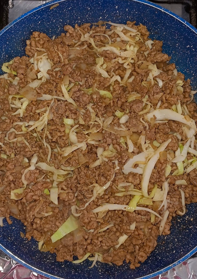 Una foto de Guiso de carne con repollo (ideal para tostadas o taquitos) 🌮