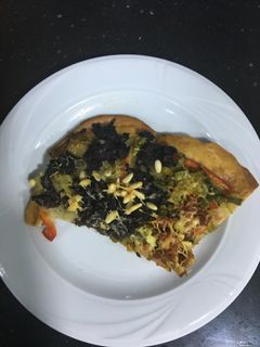 Una foto de Coca crujiente de cebolla, morcilla y chorizo😜😜😜😜