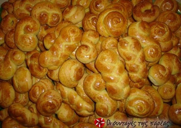 Traditional smirneika koulourakia