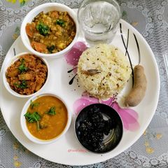 A picture of Veg Lunch Spread.