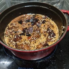 A picture of Minimalist Galbi-jjim (갈비찜) (Korean braised beef).