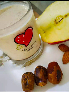 ஹெல்திஆப்பிள் மில்க் ஷேக் (Apple Milk Shake Recipe In Tamil) செய்முறை முக்கிய புகைப்படம்
