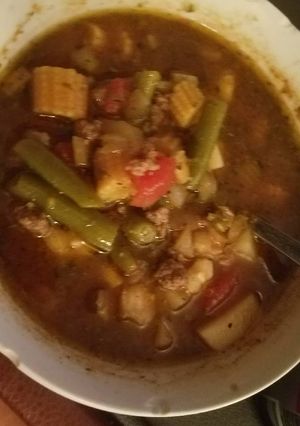 A picture of Hearty Crockpot Soup.