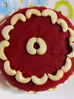 रेड वेलवेट केसरी (Red velvet kesari recipe in Hindi) रेसिपी मुख्य फोटो
