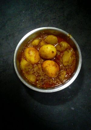 A picture of Potato egg kosha.