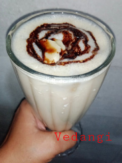 A picture of Banana Caramel Milkshake.