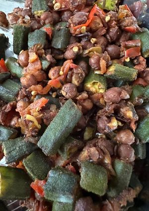A picture of Bhindi-Chana.