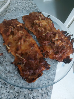 Una foto de Paninis con base de calabaza y zanahoria, con carne y champiñón
