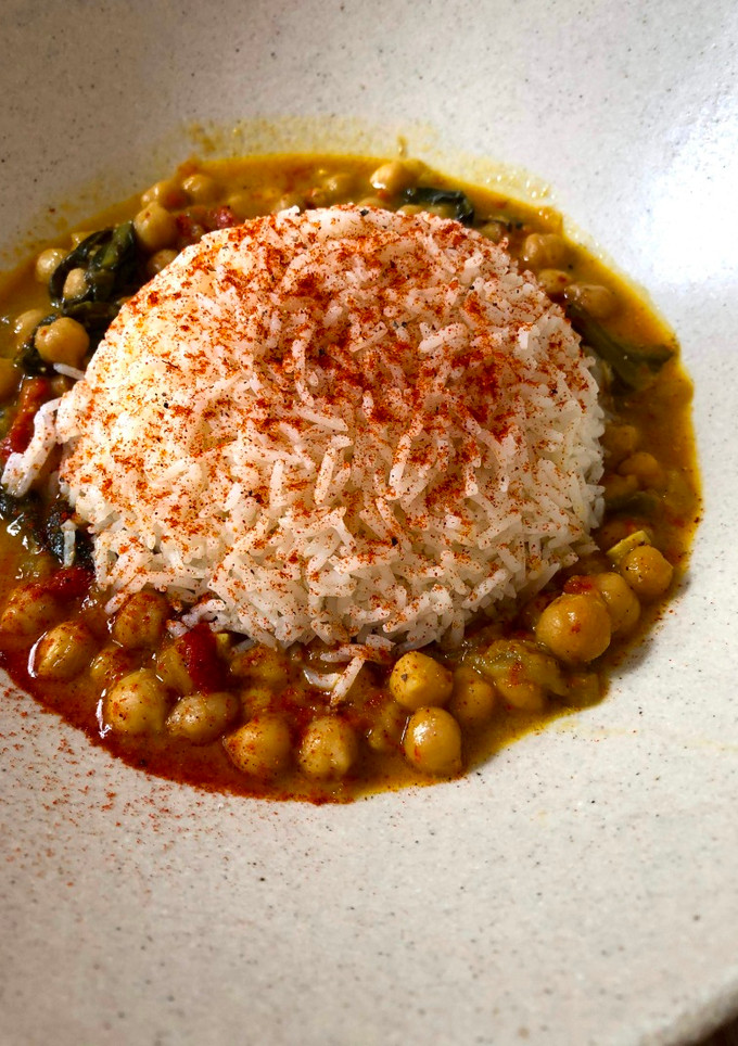 Una foto de Curry de garbanzos con basmati