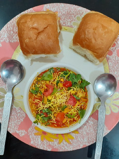 સેવ ઉસળ (Sev Usal Recipe In Gujarati) રેસીપી મુખ્ય ફોટો