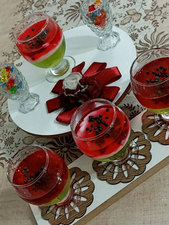 عکسی از دستور 🍹🍷🍉ژله هندوانه ای شب یلدا🍉🍷🍹