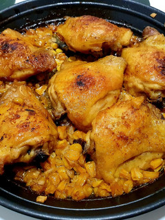 Una foto de Pollo al horno con 🌽
