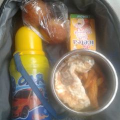 A picture of Chips and ommellet.