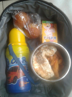 A picture of Chips and ommellet.