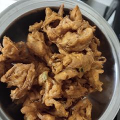 A picture of Kandha bhajiya.
